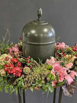 röd & grön låg urndekoration